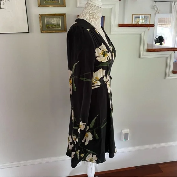 WILFRED Aritzia Diane Wrap Dress Black Floral NWT Medium - Picture 3 of 6